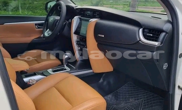 Buy Used Toyota Fortuner White Car in Luang Prabang in Louangphabang Province Buy Used Toyota Fortuner White Car in Luang Prabang in Louangphabang Province