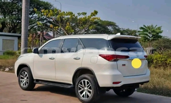 Buy Used Toyota Fortuner White Car in Luang Prabang in Louangphabang Province Buy Used Toyota Fortuner White Car in Luang Prabang in Louangphabang Province