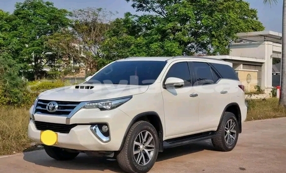 Buy Used Toyota Fortuner White Car in Luang Prabang in Louangphabang Province Buy Used Toyota Fortuner White Car in Luang Prabang in Louangphabang Province