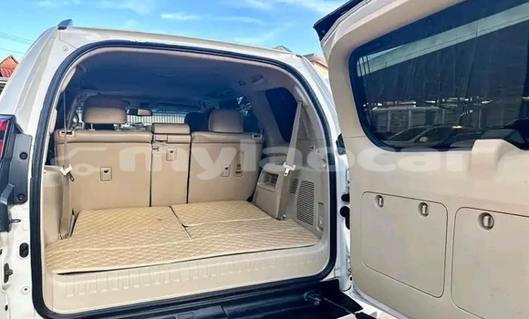 Buy Used Toyota Prado White Car in Luang Prabang in Louangphabang Province Buy Used Toyota Prado White Car in Luang Prabang in Louangphabang Province