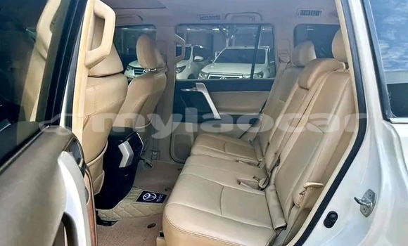 Buy Used Toyota Prado White Car in Luang Prabang in Louangphabang Province Buy Used Toyota Prado White Car in Luang Prabang in Louangphabang Province