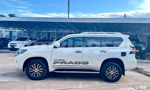 Buy Used Toyota Prado White Car in Luang Prabang in Louangphabang Province Buy Used Toyota Prado White Car in Luang Prabang in Louangphabang Province