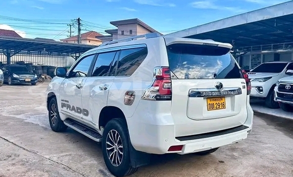 Buy Used Toyota Prado White Car in Luang Prabang in Louangphabang Province Buy Used Toyota Prado White Car in Luang Prabang in Louangphabang Province