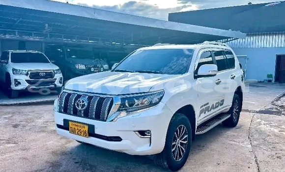 Buy Used Toyota Prado White Car in Luang Prabang in Louangphabang Province Buy Used Toyota Prado White Car in Luang Prabang in Louangphabang Province