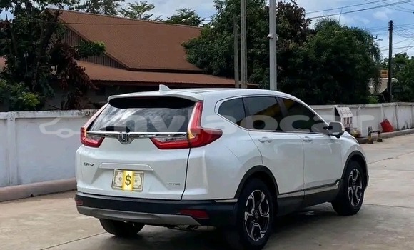 Buy Used Honda CRโV White Car in Luang Prabang in Louangphabang Province Buy Used Honda CRโV White Car in Luang Prabang in Louangphabang Province