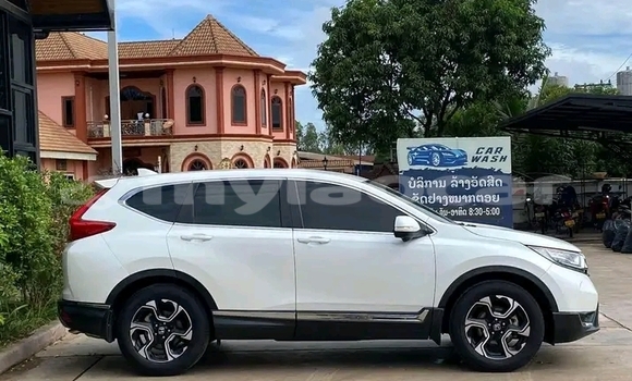 Buy Used Honda CRโV White Car in Luang Prabang in Louangphabang Province Buy Used Honda CRโV White Car in Luang Prabang in Louangphabang Province