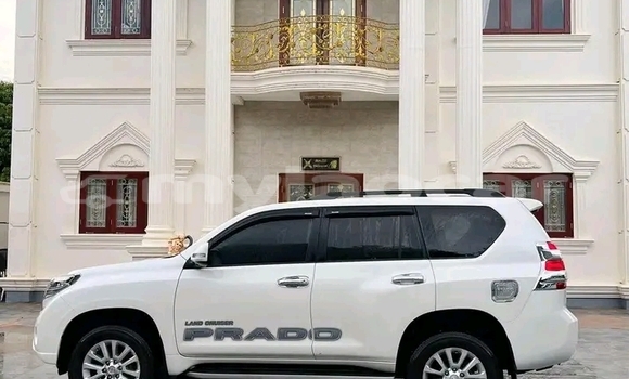 Buy Used Toyota Prado White Car in Vientiane in Vientiane Province Buy Used Toyota Prado White Car in Vientiane in Vientiane Province