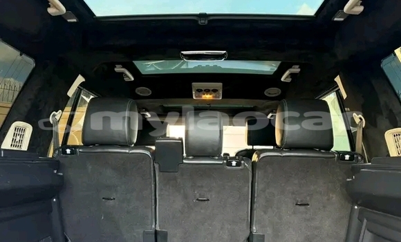 Buy Used Land Rover Discovery White Car in Vientiane in Vientiane Province