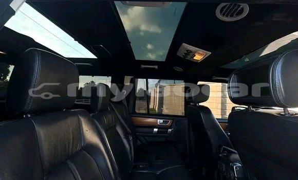 Buy Used Land Rover Discovery White Car in Vientiane in Vientiane Province Buy Used Land Rover Discovery White Car in Vientiane in Vientiane Province