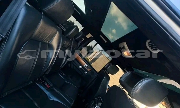 Buy Used Land Rover Discovery White Car in Vientiane in Vientiane Province Buy Used Land Rover Discovery White Car in Vientiane in Vientiane Province