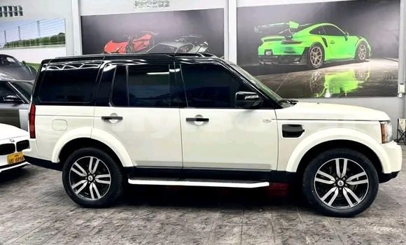 Buy Used Land Rover Discovery White Car in Vientiane in Vientiane Province Buy Used Land Rover Discovery White Car in Vientiane in Vientiane Province
