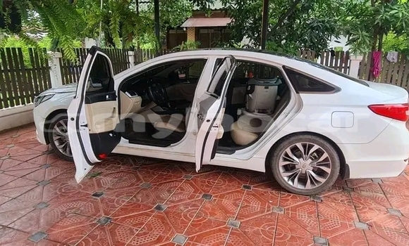 Buy Used Hyundai Sonata White Car in Vientiane in Vientiane Province Buy Used Hyundai Sonata White Car in Vientiane in Vientiane Province