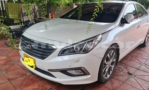 Buy Used Hyundai Sonata White Car in Vientiane in Vientiane Province Buy Used Hyundai Sonata White Car in Vientiane in Vientiane Province