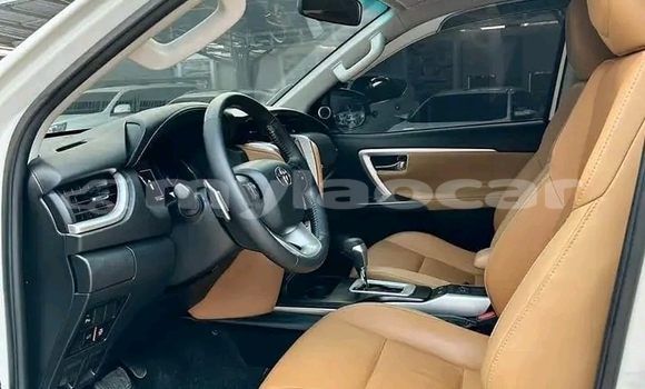 Buy Used Toyota Fortuner White Car in Vientiane in Vientiane Province Buy Used Toyota Fortuner White Car in Vientiane in Vientiane Province