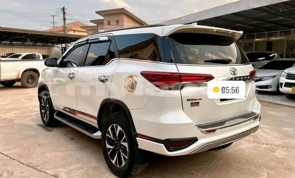 Buy Used Toyota Fortuner White Car in Vientiane in Vientiane Province Buy Used Toyota Fortuner White Car in Vientiane in Vientiane Province