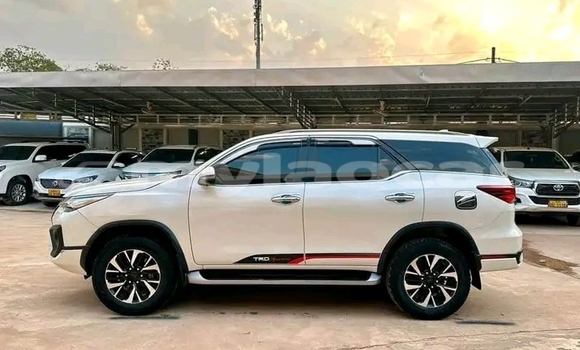 Buy Used Toyota Fortuner White Car in Vientiane in Vientiane Province Buy Used Toyota Fortuner White Car in Vientiane in Vientiane Province