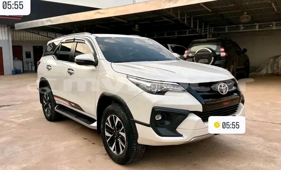 Buy Used Toyota Fortuner White Car in Vientiane in Vientiane Province Buy Used Toyota Fortuner White Car in Vientiane in Vientiane Province