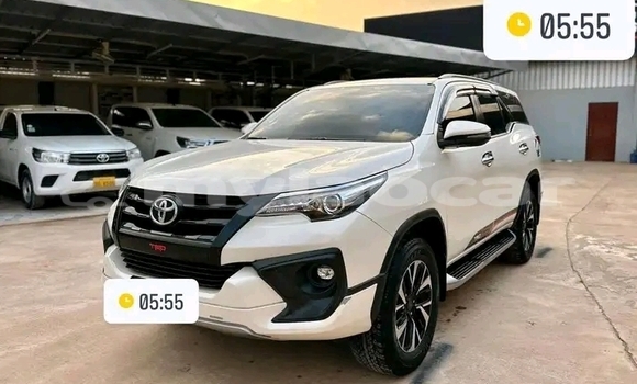 Buy Used Toyota Fortuner White Car in Vientiane in Vientiane Province Buy Used Toyota Fortuner White Car in Vientiane in Vientiane Province