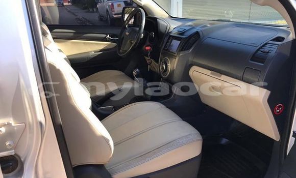 Buy Used Chevrolet Corolado Silver Car in Vientiane in Vientiane Province Buy Used Chevrolet Corolado Silver Car in Vientiane in Vientiane Province