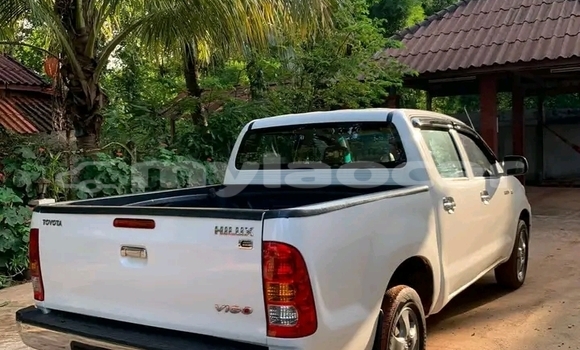 ຊື້ ໃຊ້ແລ້ວ Toyota Hilux White ລົດ ໃນ Samakhixai ໃນ Attapeu Province ຊື້ ໃຊ້ແລ້ວ Toyota Hilux White ລົດ ໃນ Samakhixai ໃນ Attapeu Province