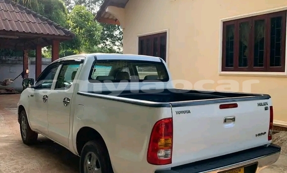 ຊື້ ໃຊ້ແລ້ວ Toyota Hilux White ລົດ ໃນ Samakhixai ໃນ Attapeu Province ຊື້ ໃຊ້ແລ້ວ Toyota Hilux White ລົດ ໃນ Samakhixai ໃນ Attapeu Province