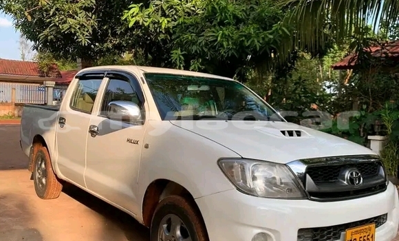 ຊື້ ໃຊ້ແລ້ວ Toyota Hilux White ລົດ ໃນ Samakhixai ໃນ Attapeu Province ຊື້ ໃຊ້ແລ້ວ Toyota Hilux White ລົດ ໃນ Samakhixai ໃນ Attapeu Province