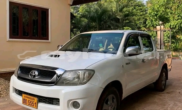ຊື້ ໃຊ້ແລ້ວ Toyota Hilux White ລົດ ໃນ Samakhixai ໃນ Attapeu Province ຊື້ ໃຊ້ແລ້ວ Toyota Hilux White ລົດ ໃນ Samakhixai ໃນ Attapeu Province