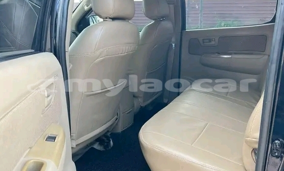 ຊື້ ໃຊ້ແລ້ວ Toyota Hilux Black ລົດ ໃນ Luang Prabang ໃນ Louangphabang Province ຊື້ ໃຊ້ແລ້ວ Toyota Hilux Black ລົດ ໃນ Luang Prabang ໃນ Louangphabang Province