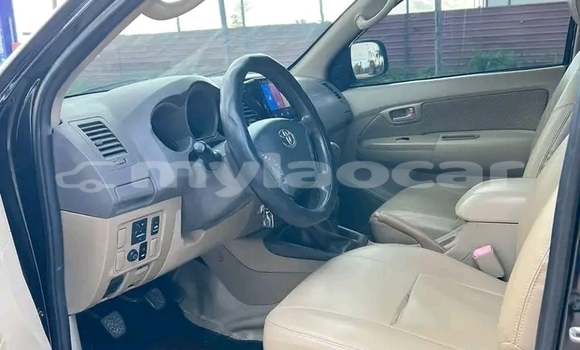 ຊື້ ໃຊ້ແລ້ວ Toyota Hilux Black ລົດ ໃນ Luang Prabang ໃນ Louangphabang Province ຊື້ ໃຊ້ແລ້ວ Toyota Hilux Black ລົດ ໃນ Luang Prabang ໃນ Louangphabang Province