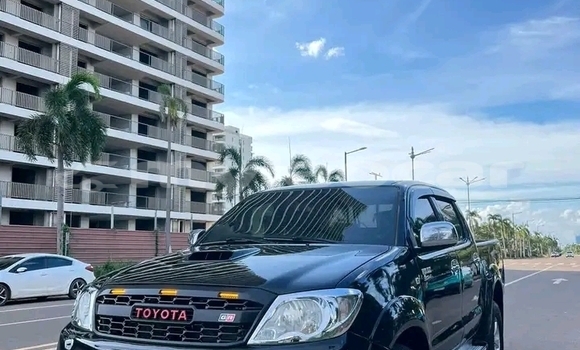 ຊື້ ໃຊ້ແລ້ວ Toyota Hilux Black ລົດ ໃນ Luang Prabang ໃນ Louangphabang Province ຊື້ ໃຊ້ແລ້ວ Toyota Hilux Black ລົດ ໃນ Luang Prabang ໃນ Louangphabang Province