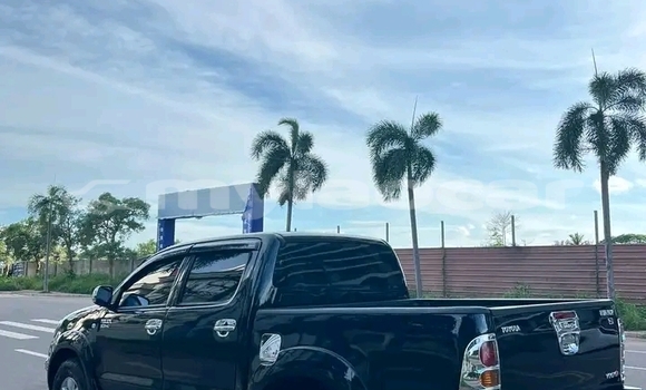 ຊື້ ໃຊ້ແລ້ວ Toyota Hilux Black ລົດ ໃນ Luang Prabang ໃນ Louangphabang Province ຊື້ ໃຊ້ແລ້ວ Toyota Hilux Black ລົດ ໃນ Luang Prabang ໃນ Louangphabang Province