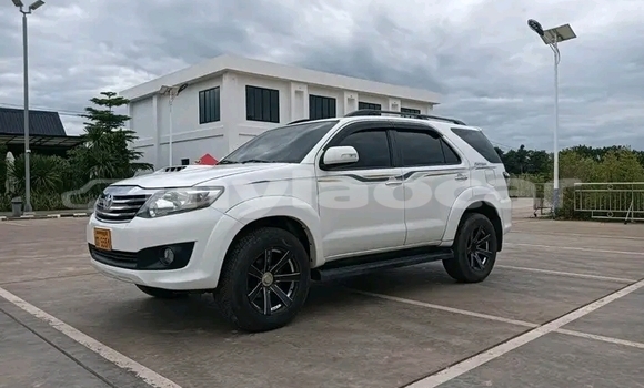 Buy Used Toyota Fortuner White Car in Saravan in Salavan Province Buy Used Toyota Fortuner White Car in Saravan in Salavan Province