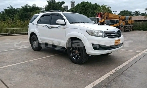Buy Used Toyota Fortuner White Car in Saravan in Salavan Province Buy Used Toyota Fortuner White Car in Saravan in Salavan Province