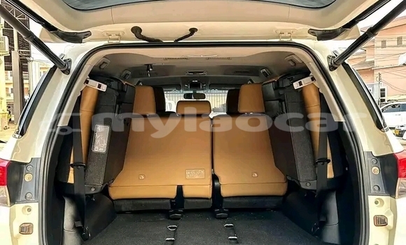 Buy Used Toyota RAV4 White Car in Luang Namtha in Luang Namtha Province Buy Used Toyota RAV4 White Car in Luang Namtha in Luang Namtha Province