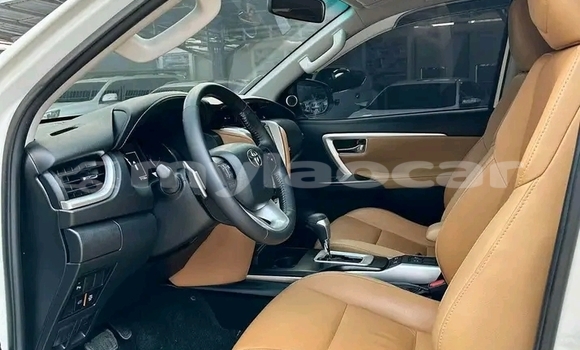 Buy Used Toyota RAV4 White Car in Luang Namtha in Luang Namtha Province Buy Used Toyota RAV4 White Car in Luang Namtha in Luang Namtha Province