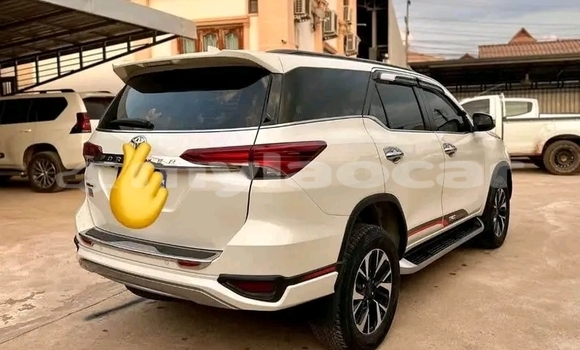 Buy Used Toyota RAV4 White Car in Luang Namtha in Luang Namtha Province Buy Used Toyota RAV4 White Car in Luang Namtha in Luang Namtha Province