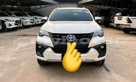 Buy Used Toyota RAV4 White Car in Luang Namtha in Luang Namtha Province Buy Used Toyota RAV4 White Car in Luang Namtha in Luang Namtha Province