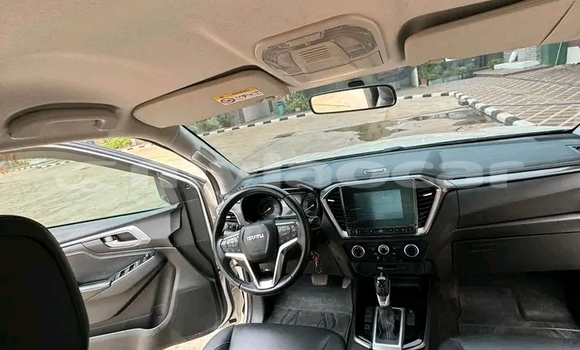 Buy Used Isuzu D–MAX White Car in Luang Namtha in Luang Namtha Province Buy Used Isuzu D–MAX White Car in Luang Namtha in Luang Namtha Province