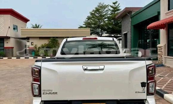 Buy Used Isuzu D–MAX White Car in Luang Namtha in Luang Namtha Province Buy Used Isuzu D–MAX White Car in Luang Namtha in Luang Namtha Province