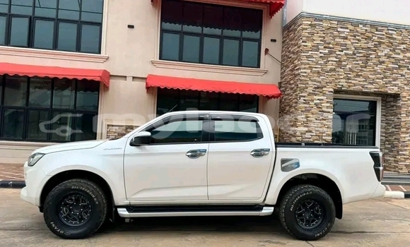 Buy Used Isuzu D–MAX White Car in Luang Namtha in Luang Namtha Province Buy Used Isuzu D–MAX White Car in Luang Namtha in Luang Namtha Province