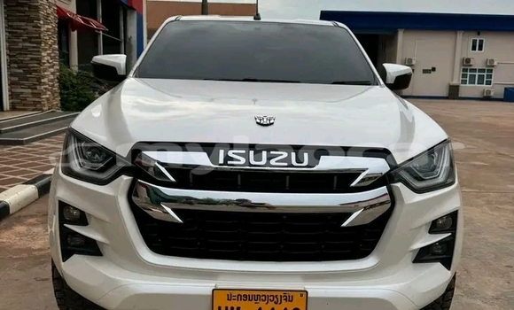 Buy Used Isuzu D–MAX White Car in Luang Namtha in Luang Namtha Province Buy Used Isuzu D–MAX White Car in Luang Namtha in Luang Namtha Province