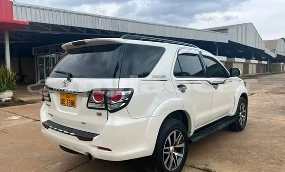 Buy Used Toyota Highlander White Car in Luang Namtha in Luang Namtha Province Buy Used Toyota Highlander White Car in Luang Namtha in Luang Namtha Province