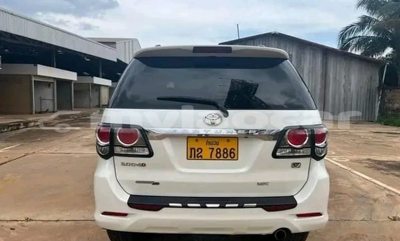 Buy Used Toyota Highlander White Car in Luang Namtha in Luang Namtha Province Buy Used Toyota Highlander White Car in Luang Namtha in Luang Namtha Province