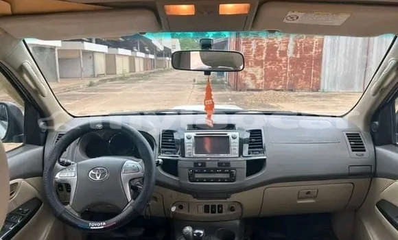 Buy Used Toyota Highlander White Car in Luang Namtha in Luang Namtha Province Buy Used Toyota Highlander White Car in Luang Namtha in Luang Namtha Province