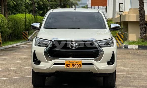 Buy Used Toyota Hiluxe Revo White Car in Champasak in Champasak Province Buy Used Toyota Hiluxe Revo White Car in Champasak in Champasak Province