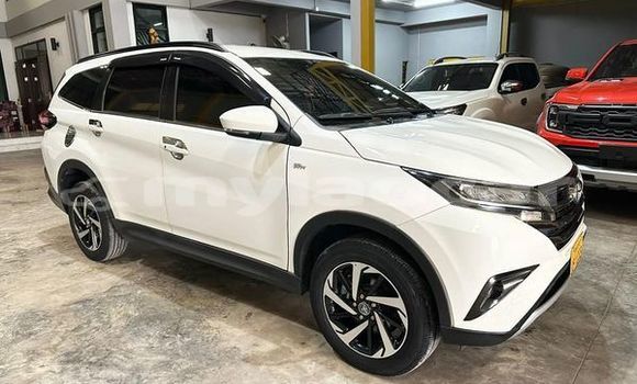 Buy Used Toyota Rush White Car in Vientiane in Vientiane Province Buy Used Toyota Rush White Car in Vientiane in Vientiane Province