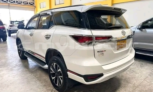 Buy Used Toyota Fortuner White Car in Champasak in Champasak Province Buy Used Toyota Fortuner White Car in Champasak in Champasak Province