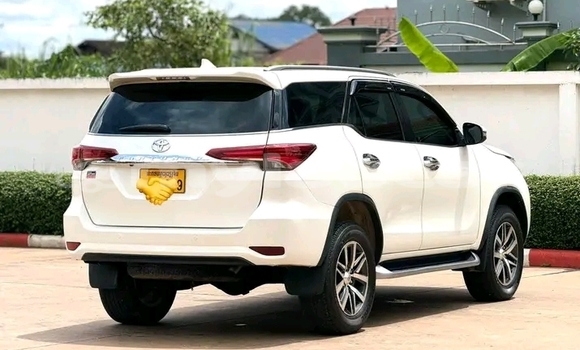 Buy Used Toyota Fortuner White Car in Luang Namtha in Luang Namtha Province Buy Used Toyota Fortuner White Car in Luang Namtha in Luang Namtha Province