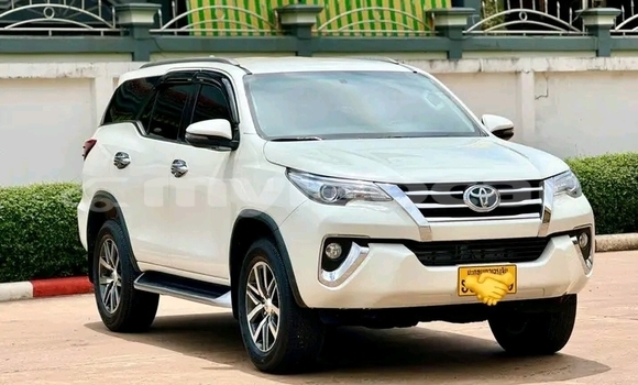 Buy Used Toyota Fortuner White Car in Luang Namtha in Luang Namtha Province Buy Used Toyota Fortuner White Car in Luang Namtha in Luang Namtha Province