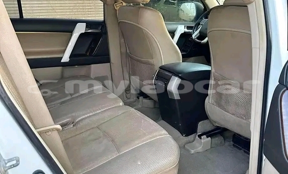 Buy Used Toyota Prado White Car in Vientiane in Vientiane Province Buy Used Toyota Prado White Car in Vientiane in Vientiane Province